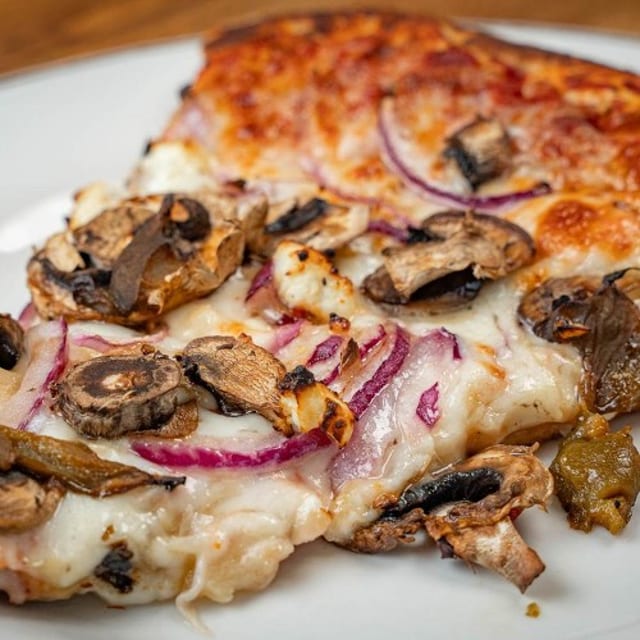 Mt. Wolverine Pizza 15" - 8 Slices.