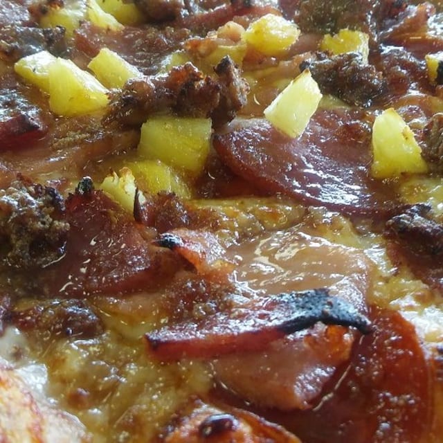 Black Diamond Widowmaker Pizza 18" - 10 Slices.